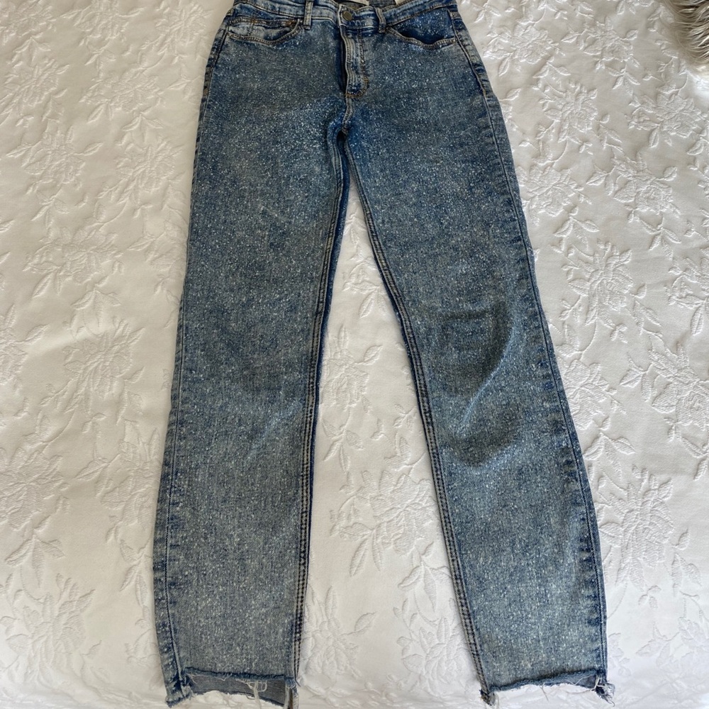 Light wash skinny jeans